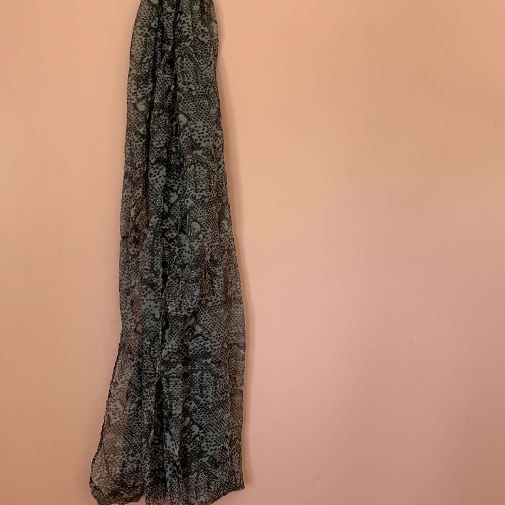 Black/white/gray infinity scarf